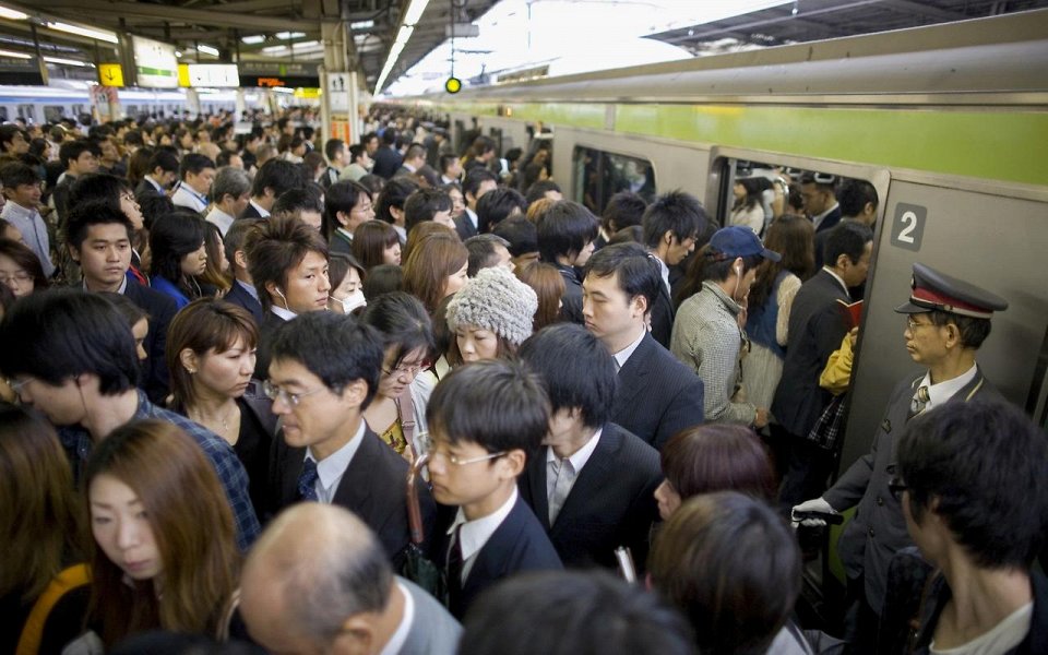 Наверное, в метро любого мегаполиса вы вряд ли встретите много счастливых лиц в час-пик